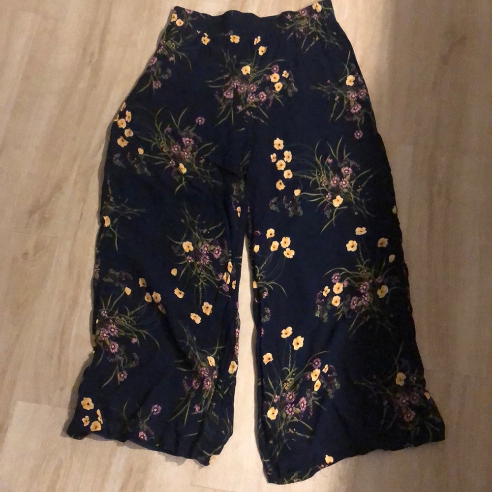 Floral wide-leg capris